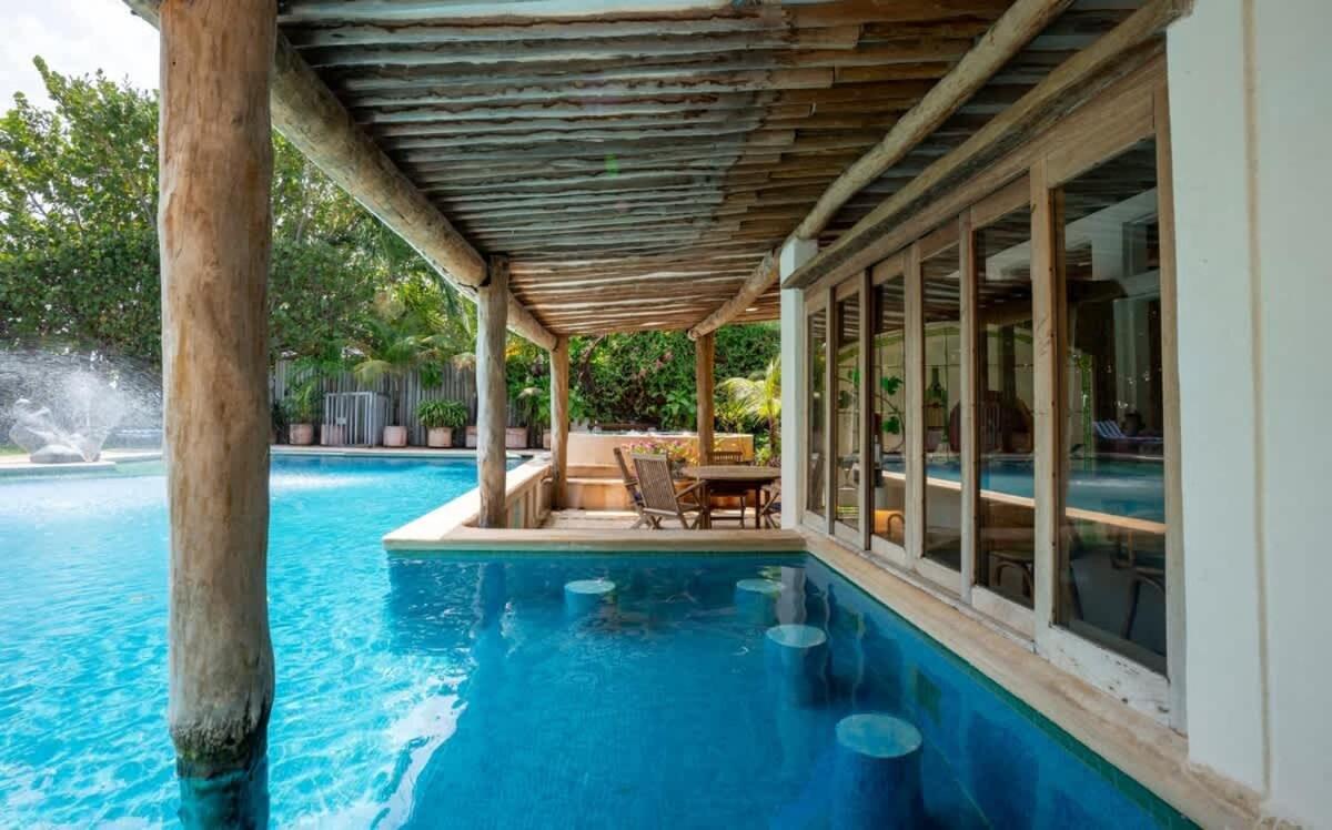 Villa Castillo- Stunning Lagoon Front Villa - 4