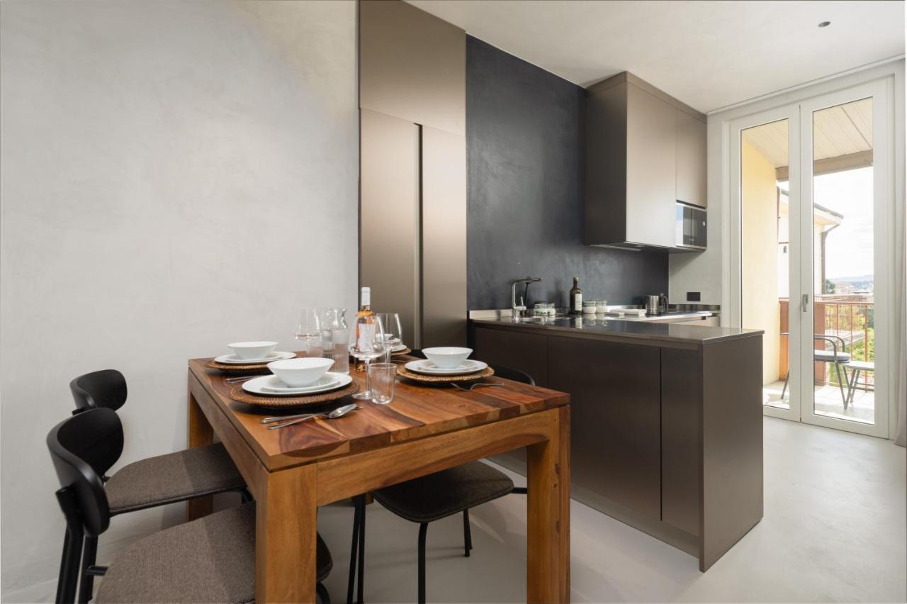 Modern Apartment with Skyline Views - 5