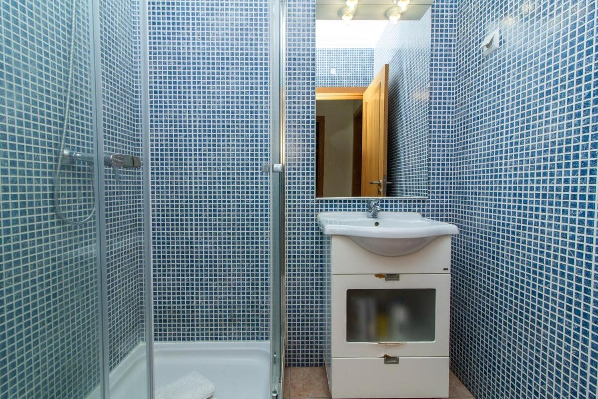 Central 2 Beedroms Old Tow Apartment - 3