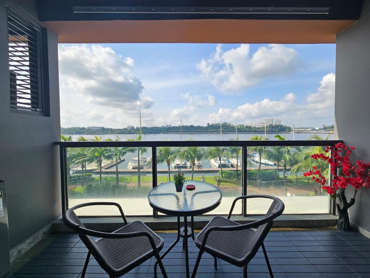 R&F Infinity seaview - studio with balcony