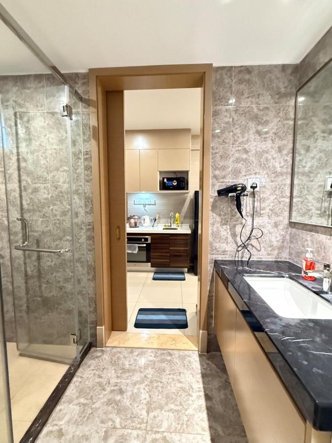 R&F Infinity seaview - studio with balcony - 3