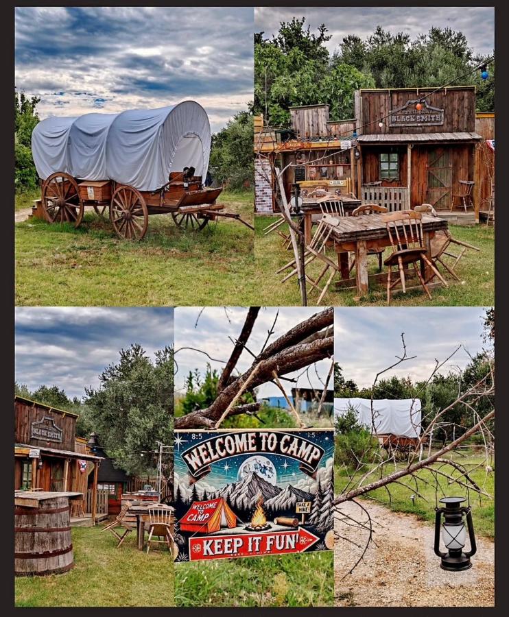 Facciata in stile rustico del Bed & Breakfast O.K. Corral Ranch