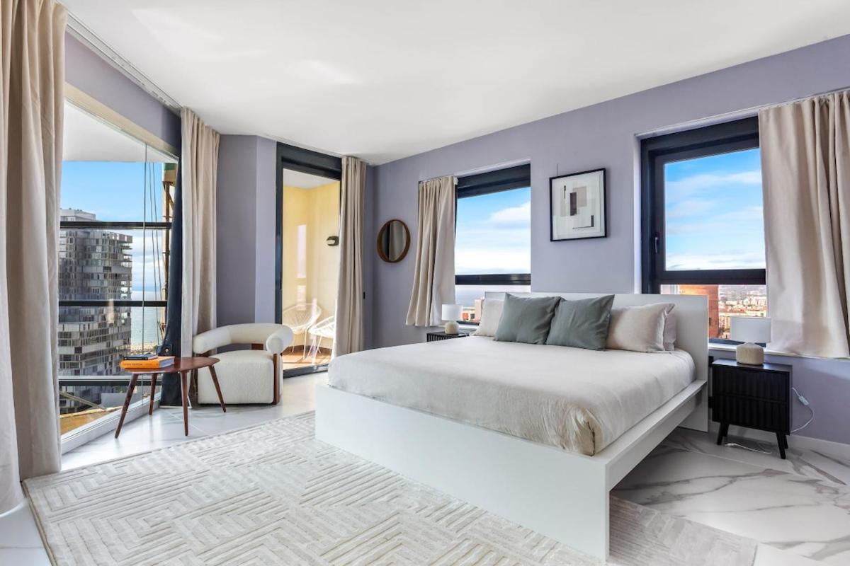 Penthouse Duplex with TOP Views! - 2