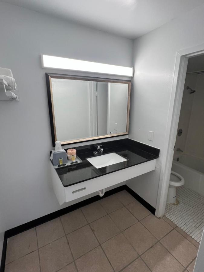 Economy Inn Daily & Weekly Rates — photo 8