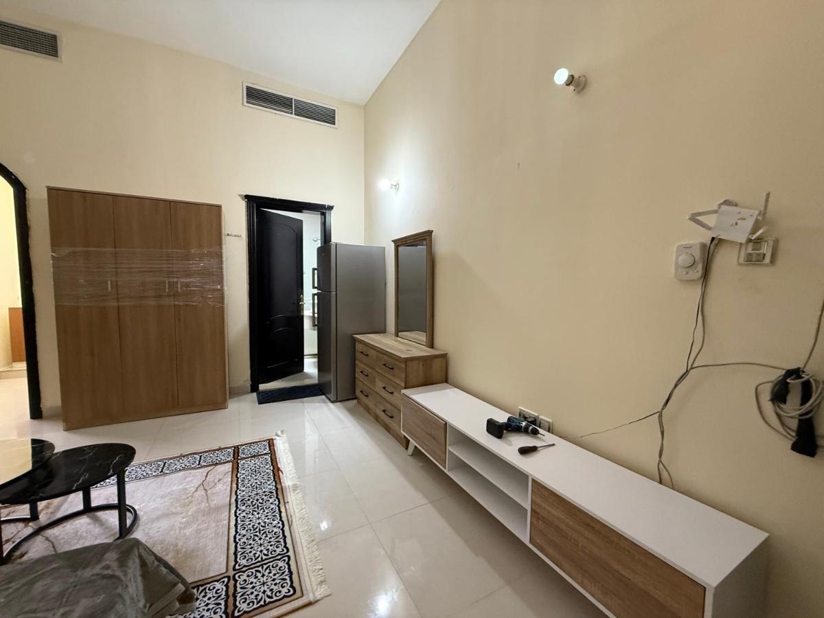 Arb land Furnished studio in mbz zone 20 - 2