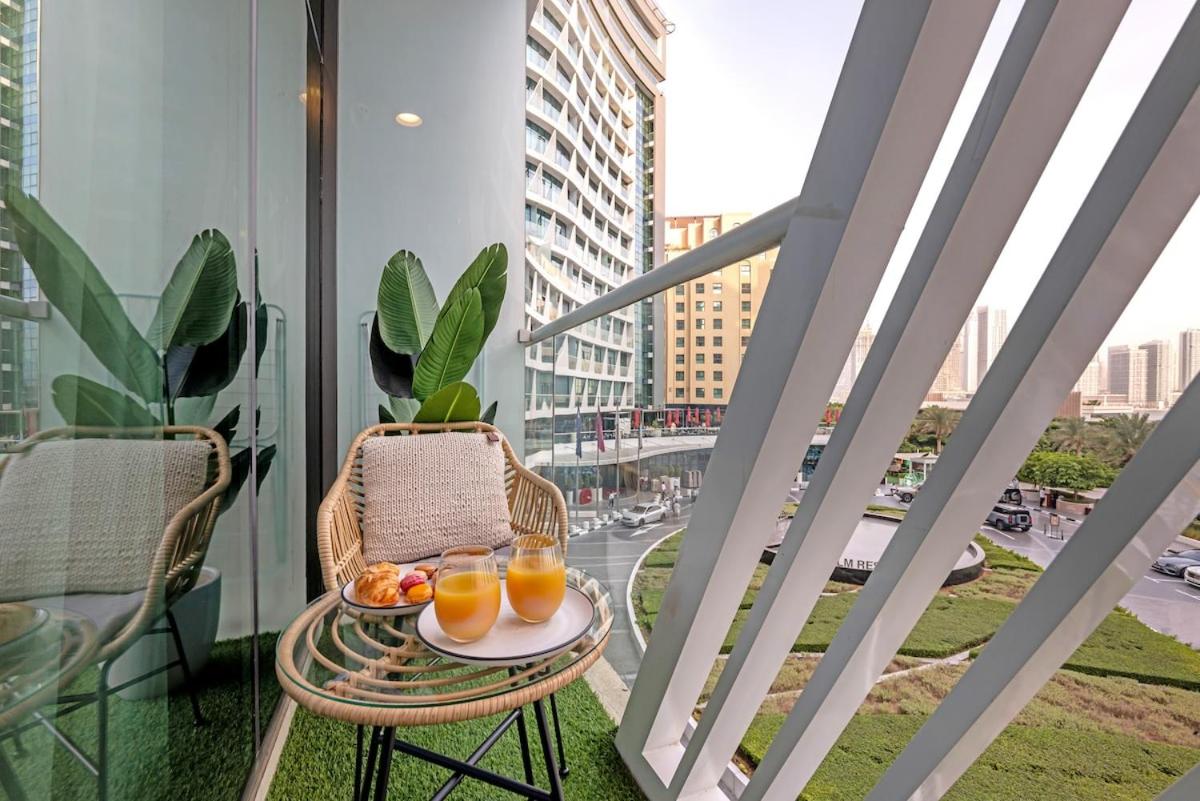 Luxury Palm Studio - Skyline Views - Rooftop Pool & Beach Access - 4