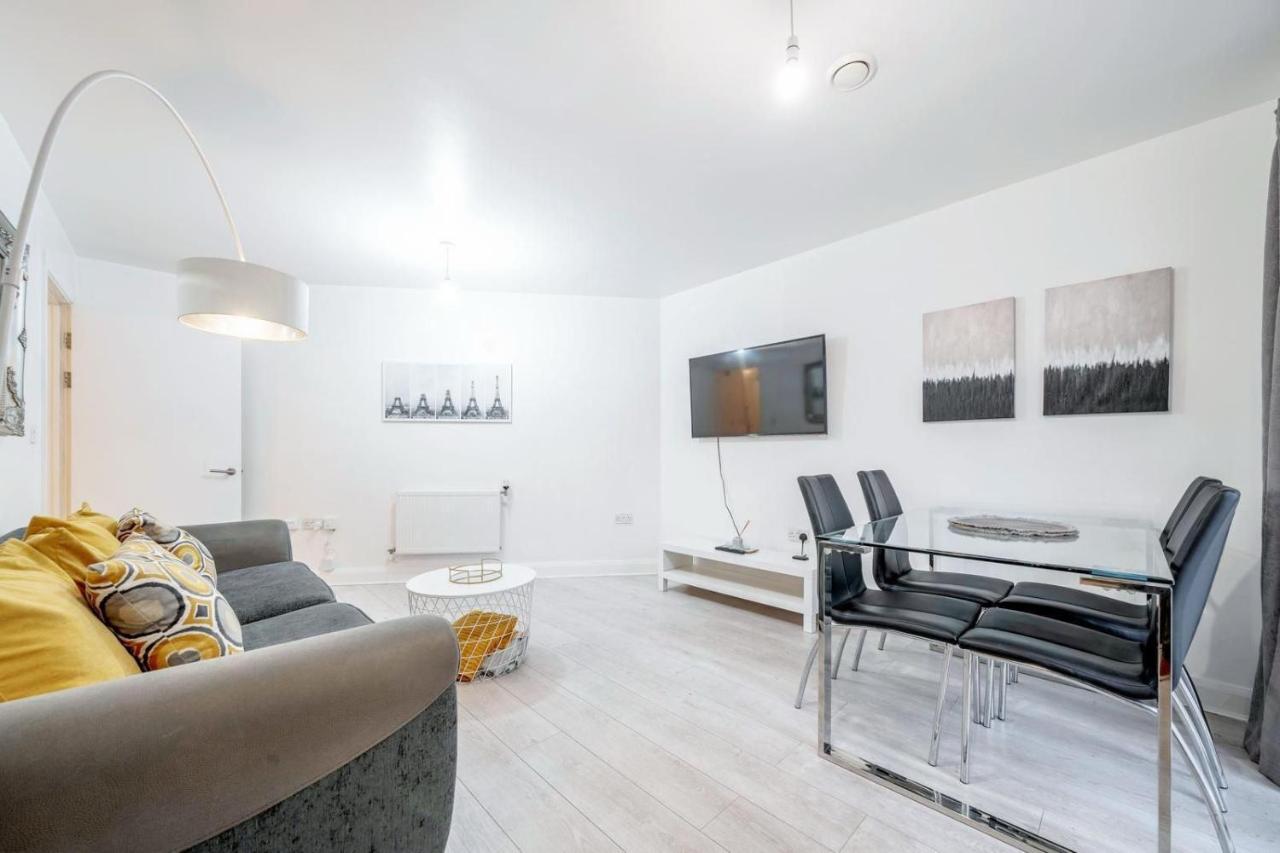 Luxury Central London Balcony 1-Bed Apt w Parking - 5