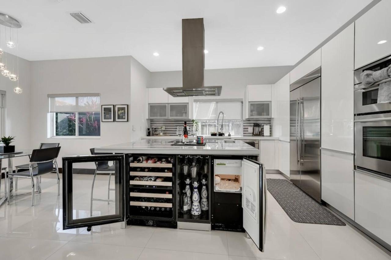 Luxury home w pool by PMI - 3