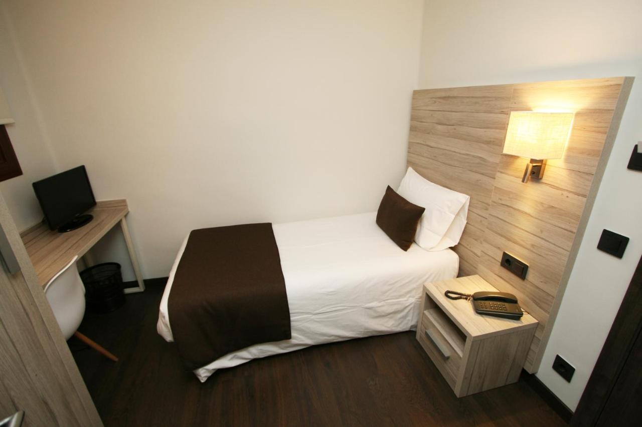 Hotel Pyrénées photo