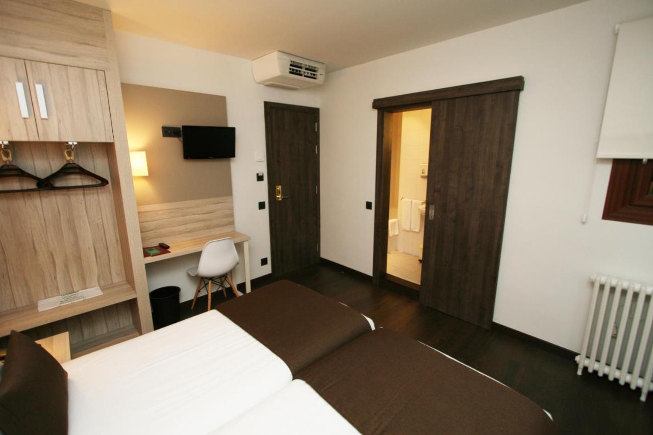 Hotel Pyrénées photo
