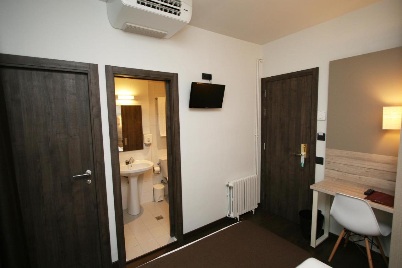 Hotel Pyrénées photo