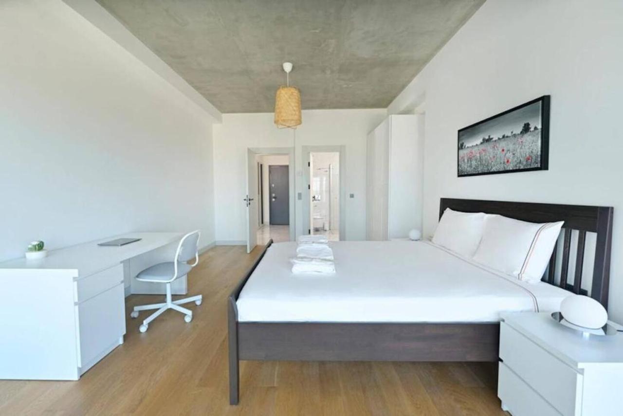 Bright Lovely Modern 2BD25 Condo PoolGym! #220 - 2