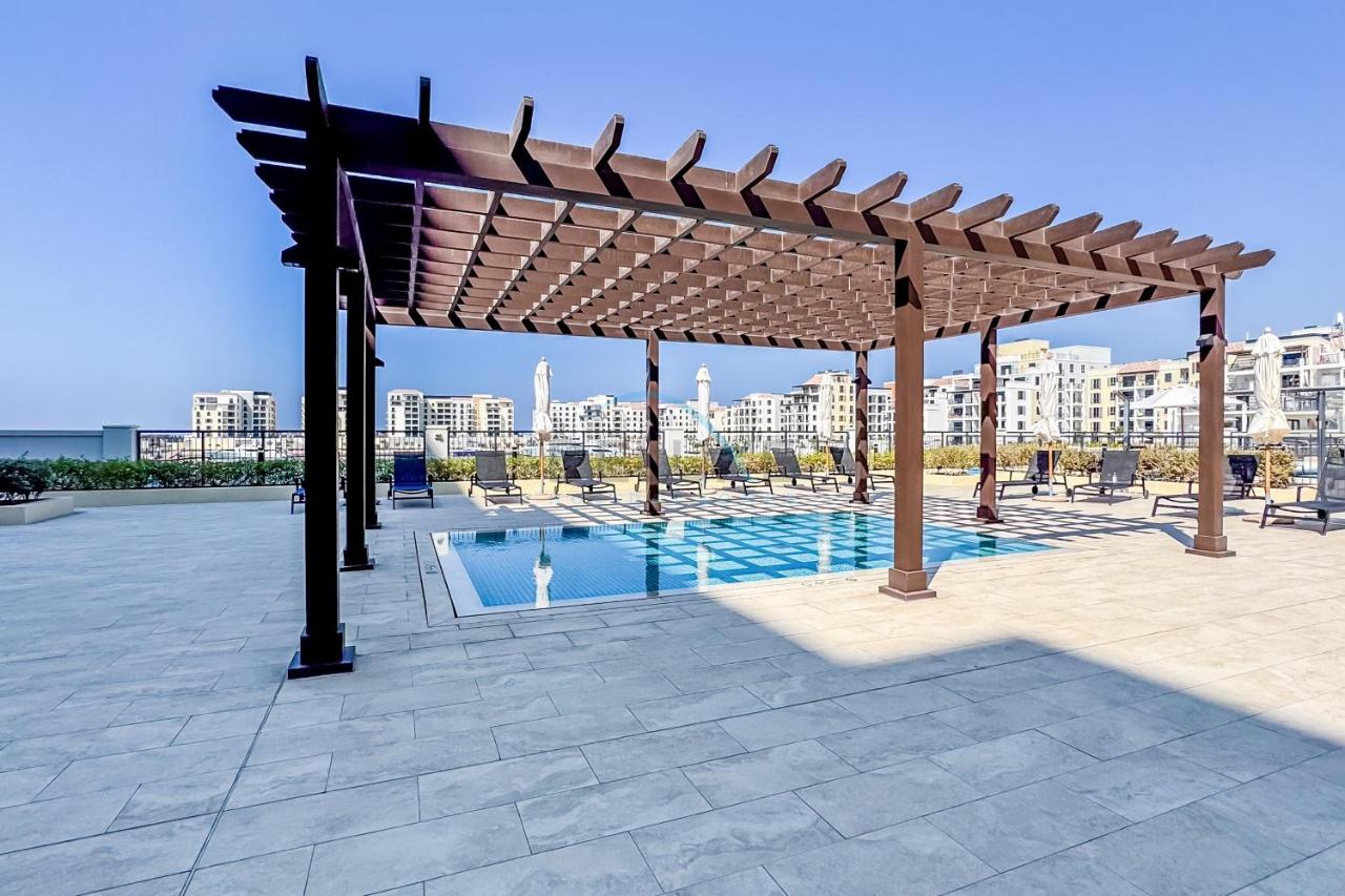 Urban Beachside 2BR with a Glimpse of Burj Khalifa, Near Jumeirah Beaches, Short Drive to Mercato Mall, La Sirene Building 4, Jumeirah by Deluxe Holiday Homes - 4