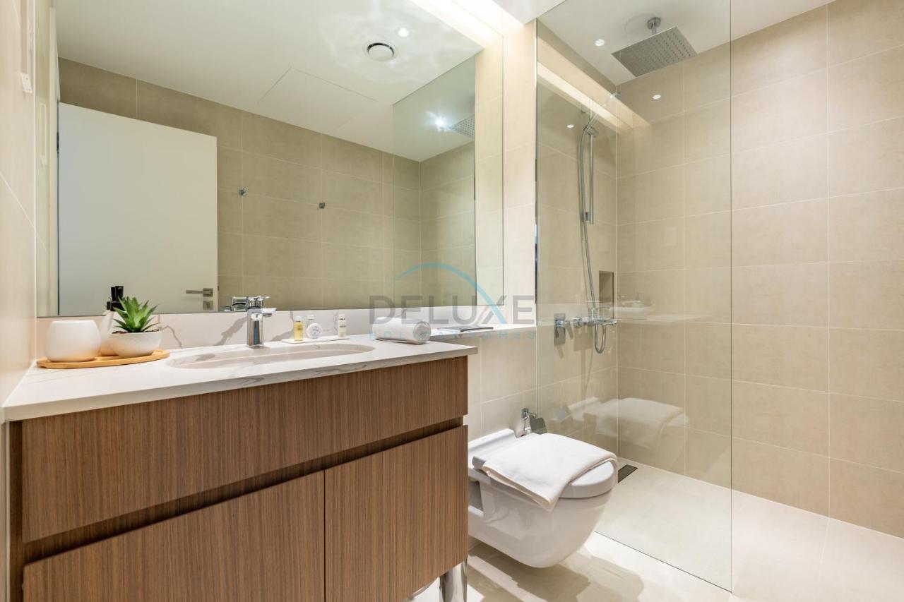 Urban Beachside 2BR with a Glimpse of Burj Khalifa, Near Jumeirah Beaches, Short Drive to Mercato Mall, La Sirene Building 4, Jumeirah by Deluxe Holiday Homes - 3