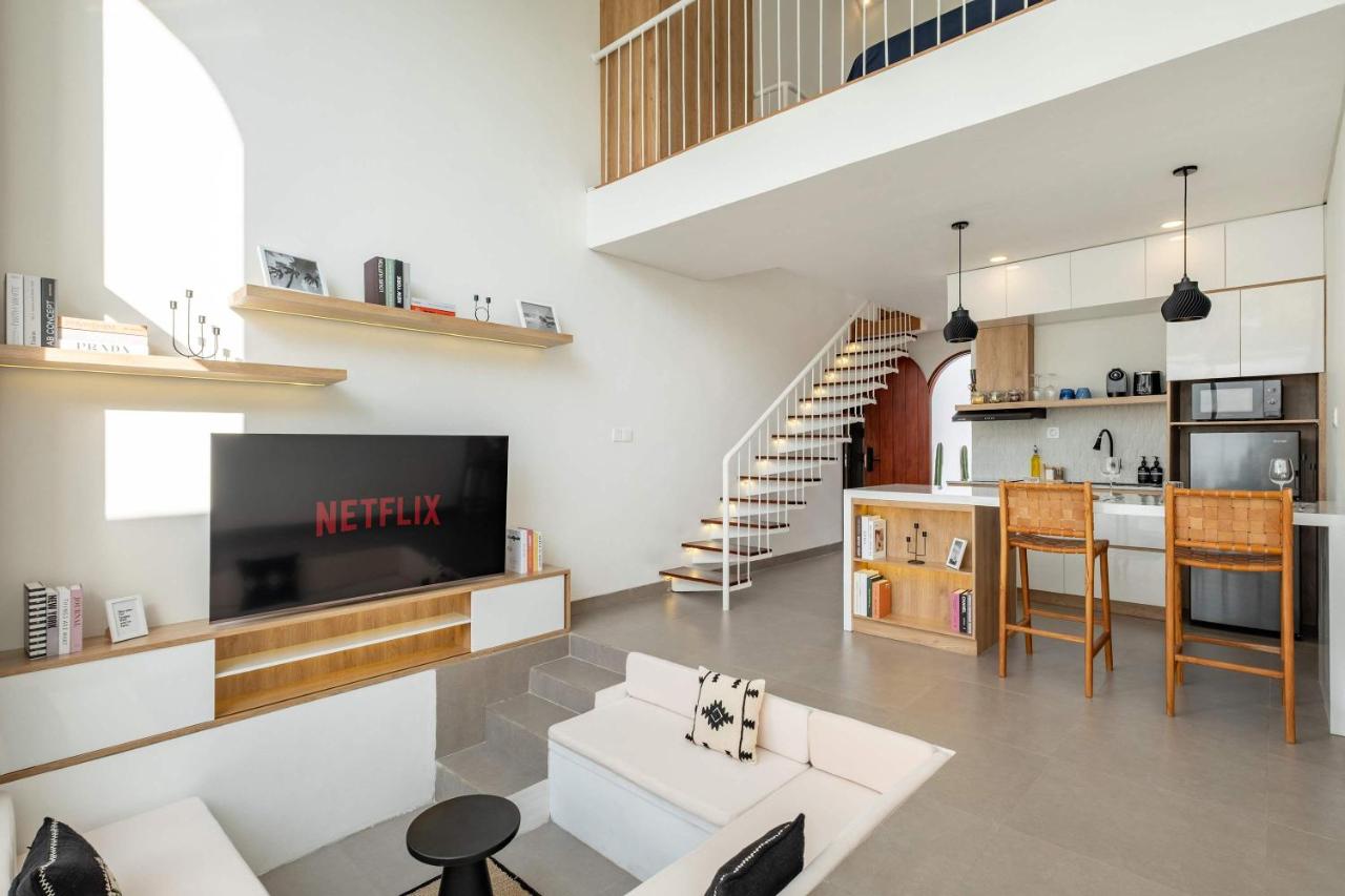 BRAND NEW 1 BR Chic Villa with Cinema - 6mins to Beach - 5