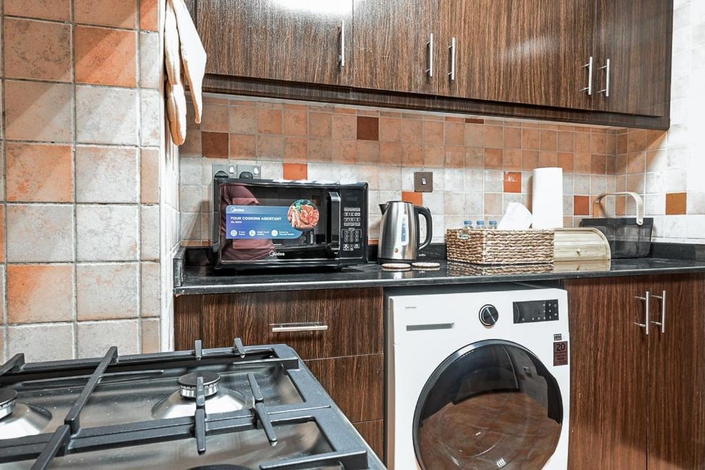 Family-Friendly 2BR Sleeps 7 Reem Island Stay - 4