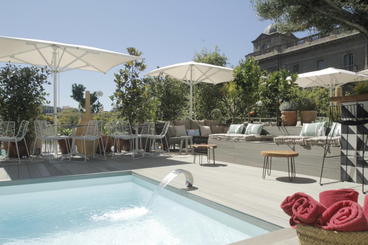 Rooftop swimming pool: Hotel Oasis