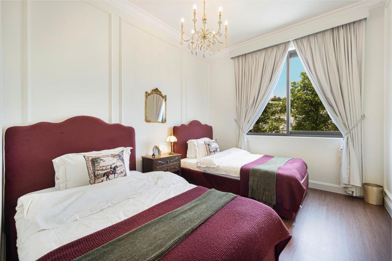 Abu Dhabi 4BR Villa - Victorian-Inspired Stay - 4