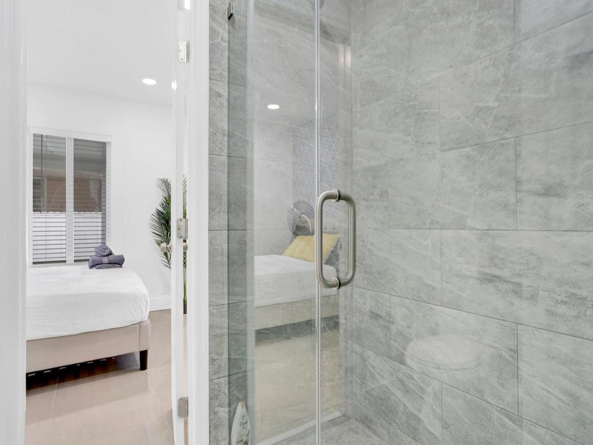 Bungalow House 6 BR Pool Little Havana - 3