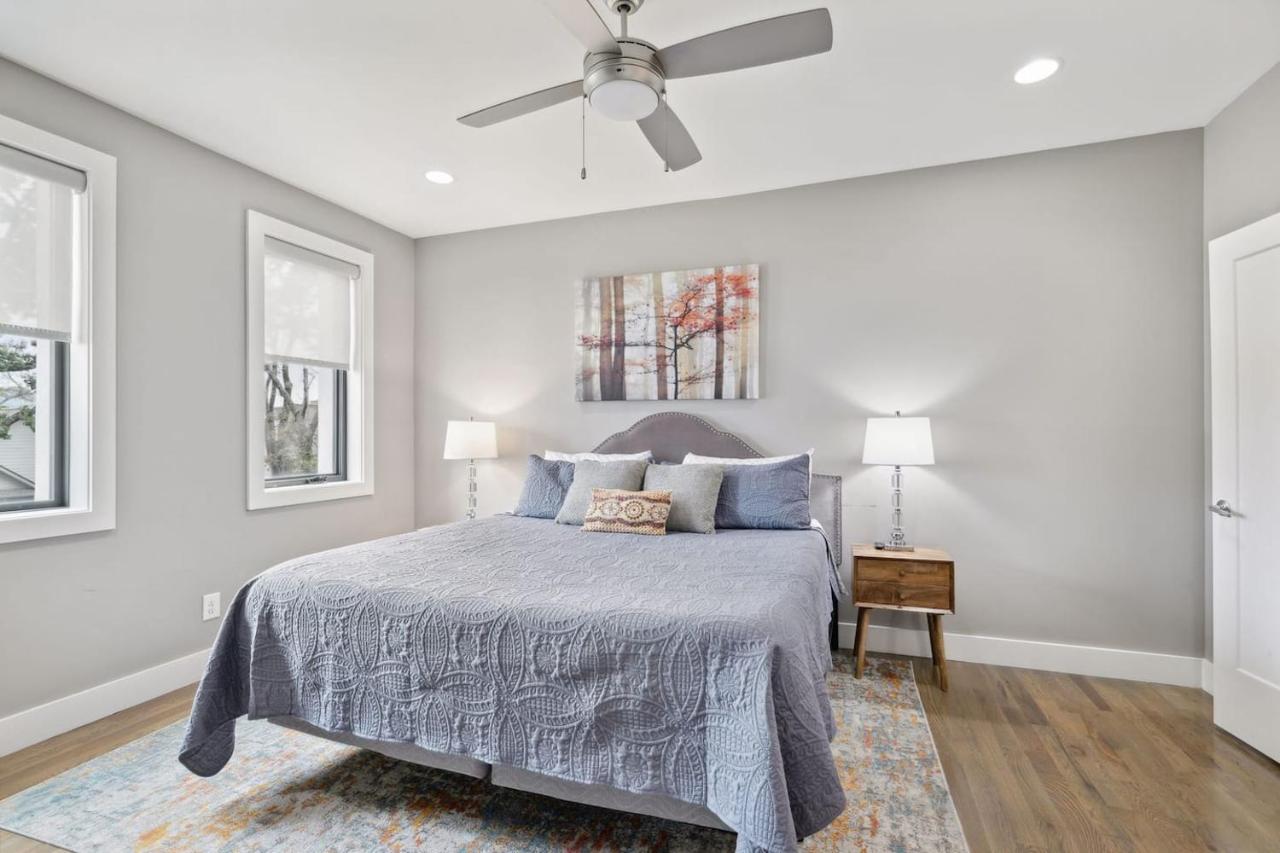 2mi Downtown Hot Tub Balcony 4 King Beds - 3