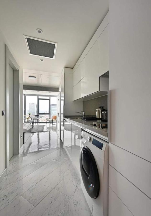 Cool Bright Studio w Parking PoolViews! #238 - 5