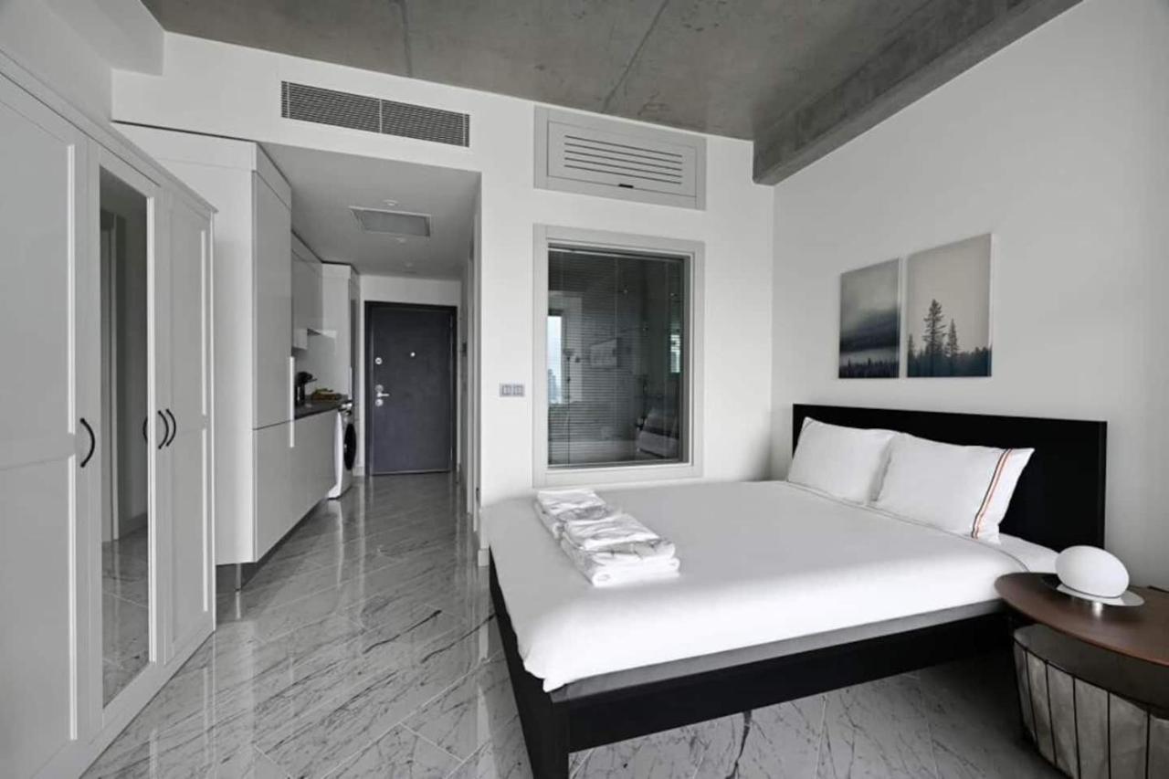 Cool Bright Studio w Parking PoolViews! #238 - 2