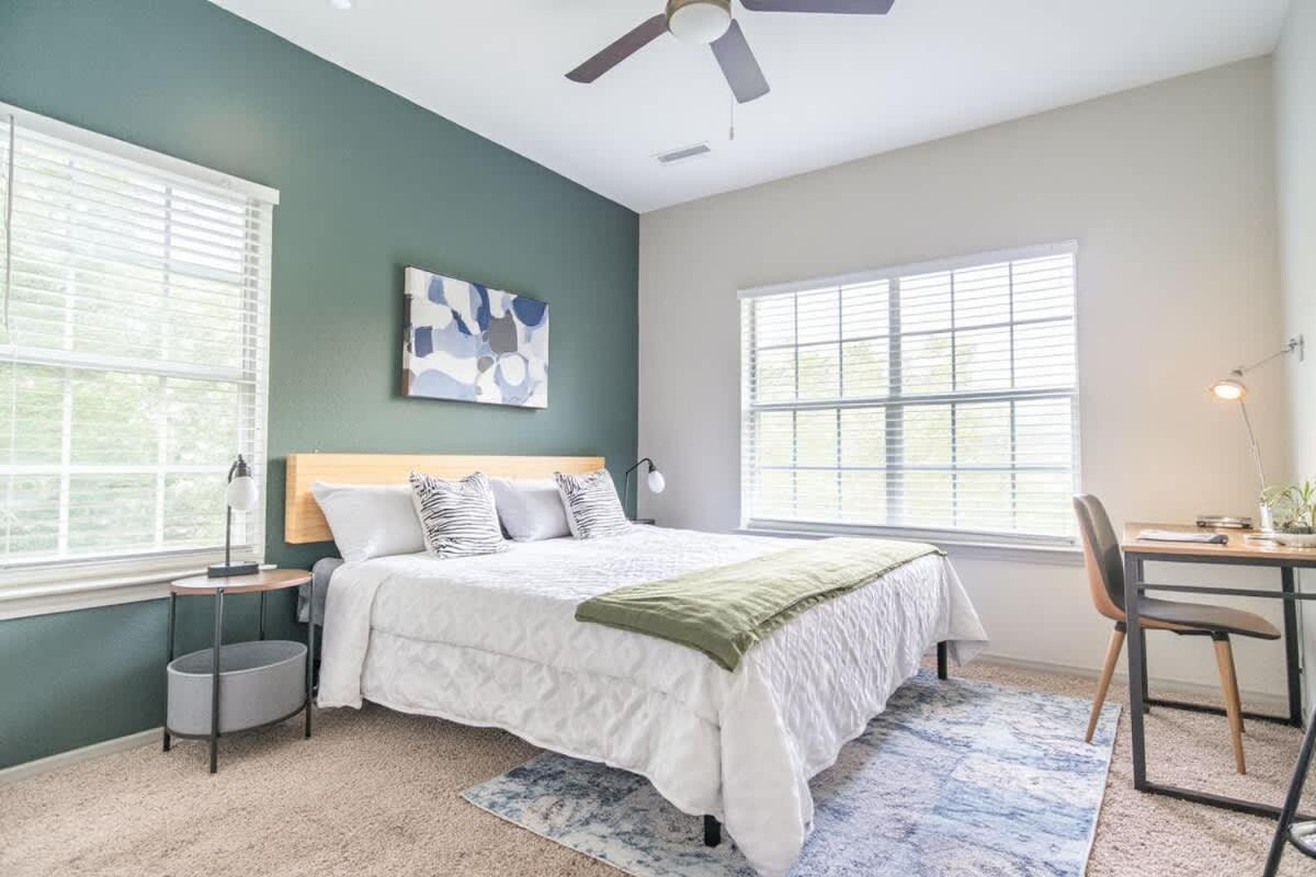 Boulevard Stays Tranquil 1BR King Suite Pool Parking & Gym 01 - 3