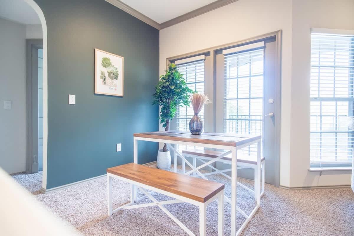 Boulevard Stays Tranquil 1BR King Suite Pool Parking & Gym 01 - 5