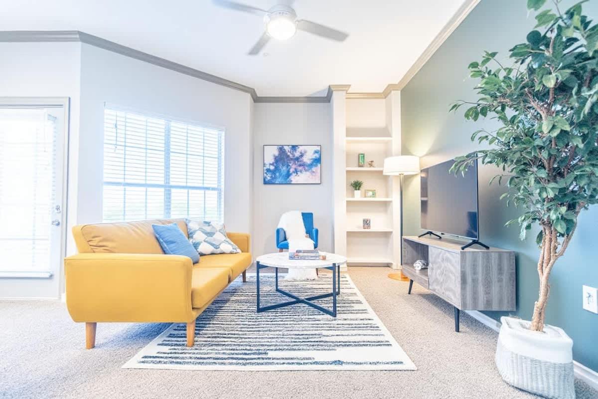 Boulevard Stays Tranquil 1BR King Suite Pool Parking Gym 04