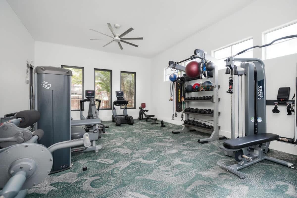 Boulevard Stays Tranquil 1BR King Suite Pool Parking Gym 04 - 4
