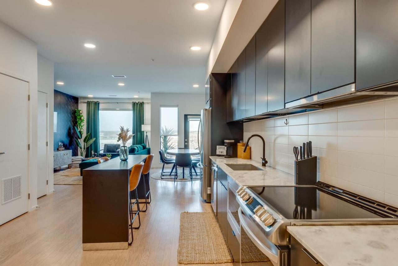 Luxury 2-bd, 2-bth Downtown Riverfront, Park Free - 4