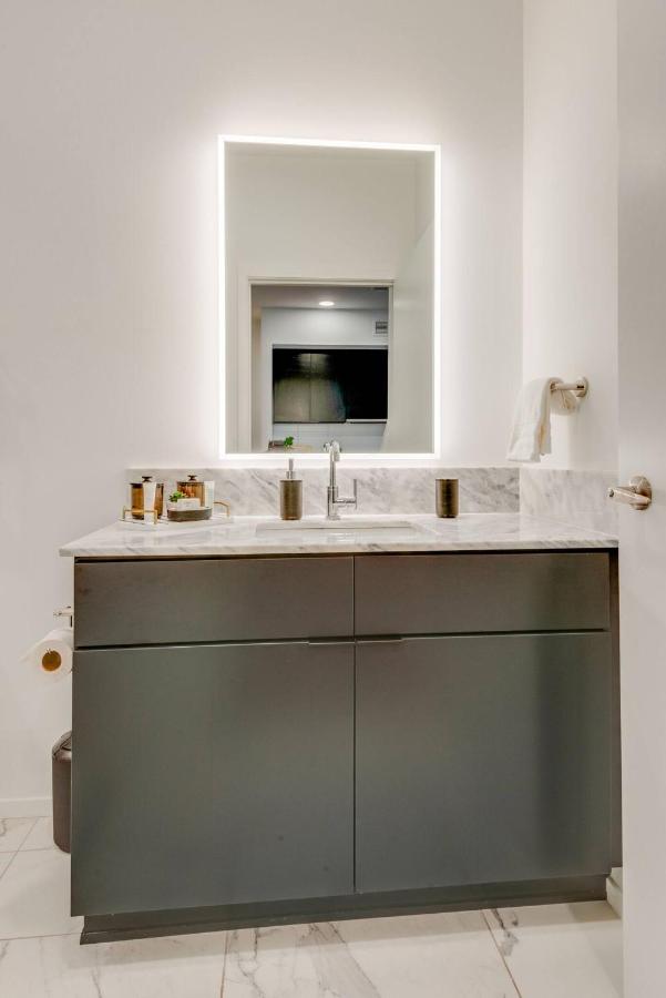 Luxury 2-bd, 2-bth Downtown Riverfront, Park Free - 3