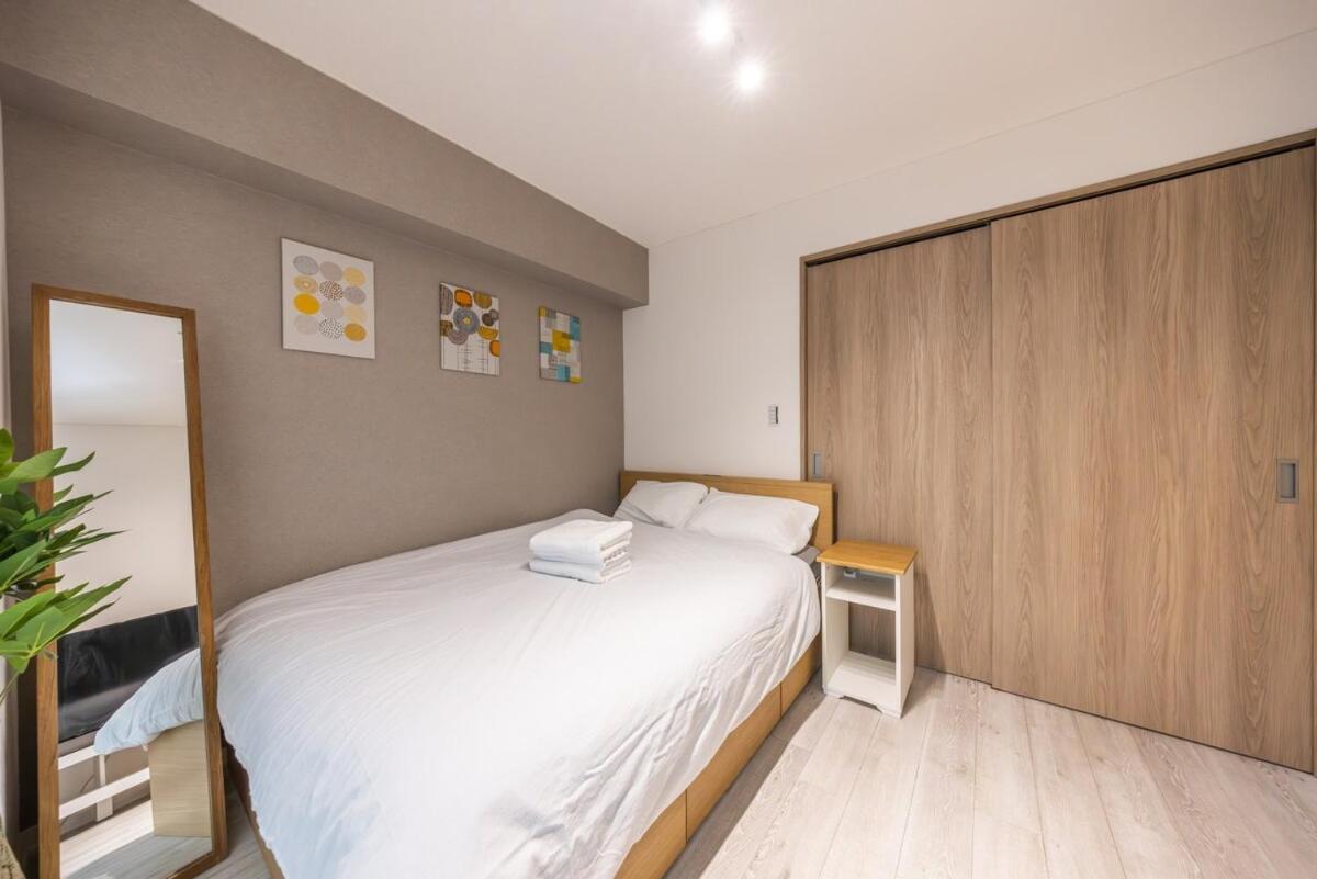 Ikebukuro 8 min walk, Kanamecho 6 min walk, 25sqm room, 2 guests, Direct access to Shinjuku, Shibuya, Tokyo, Ueno, 1 double bed