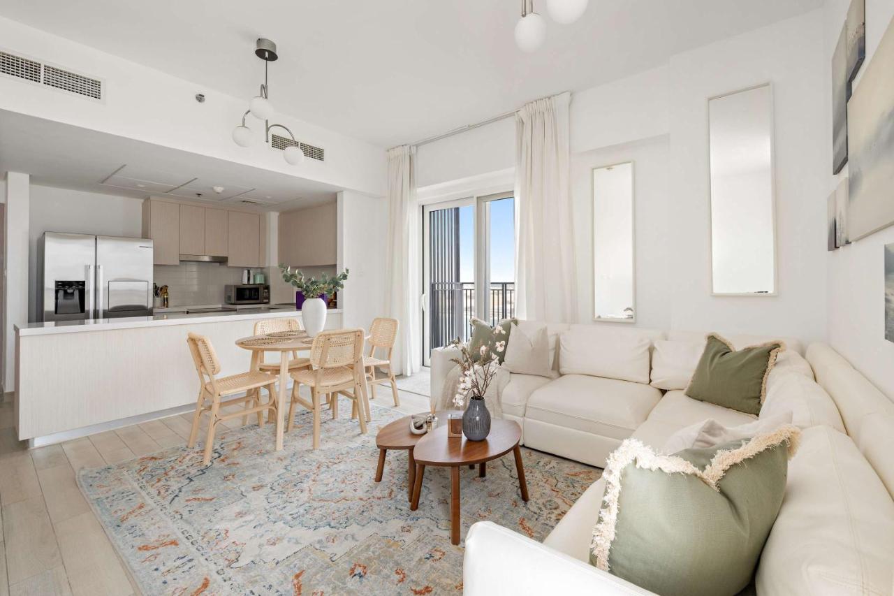 Silkhaus Vacation Homes Canal view 3BDR with Maid Room Near Ferrari World - 4