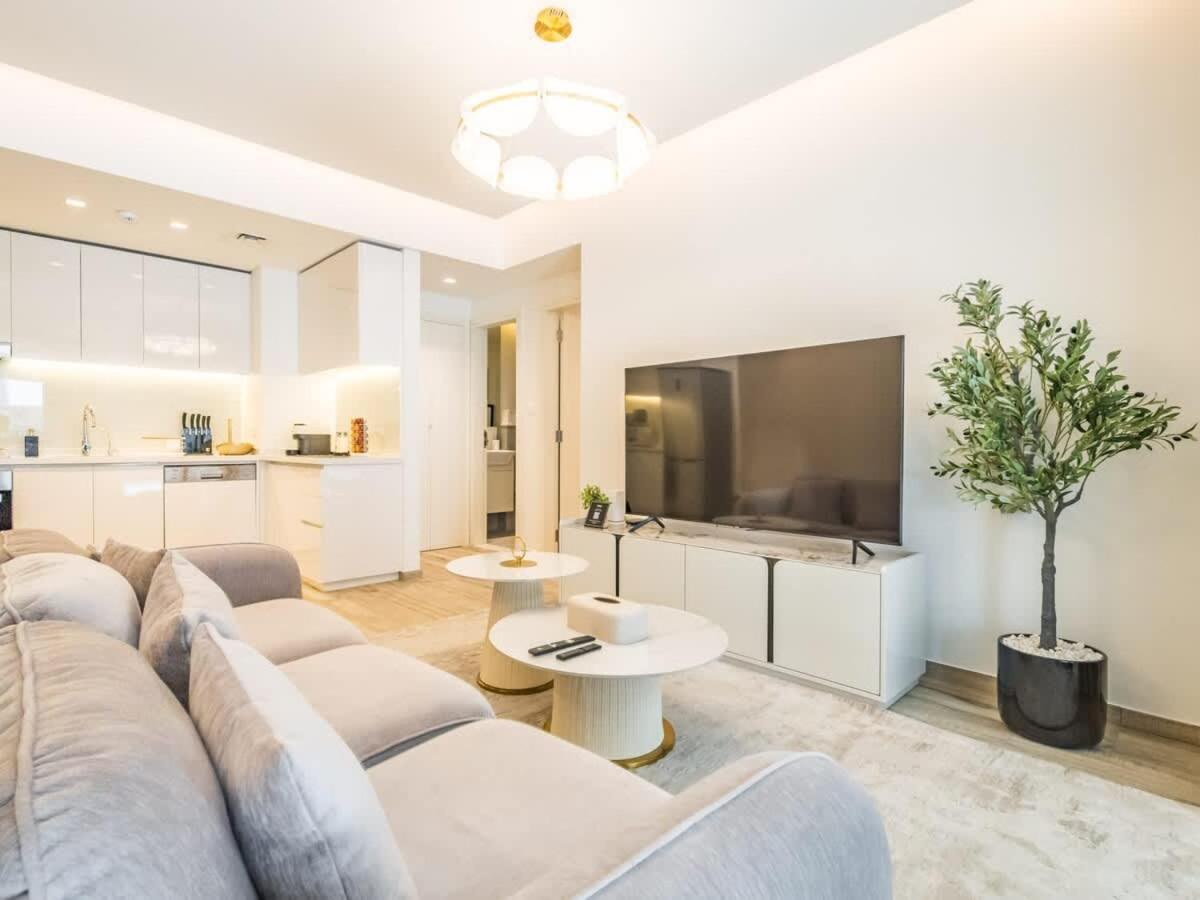 TRPS - Ahad Residences, Business Bay - 1BR Luxurious Apartment - Massive Balcony with Pool View - 2