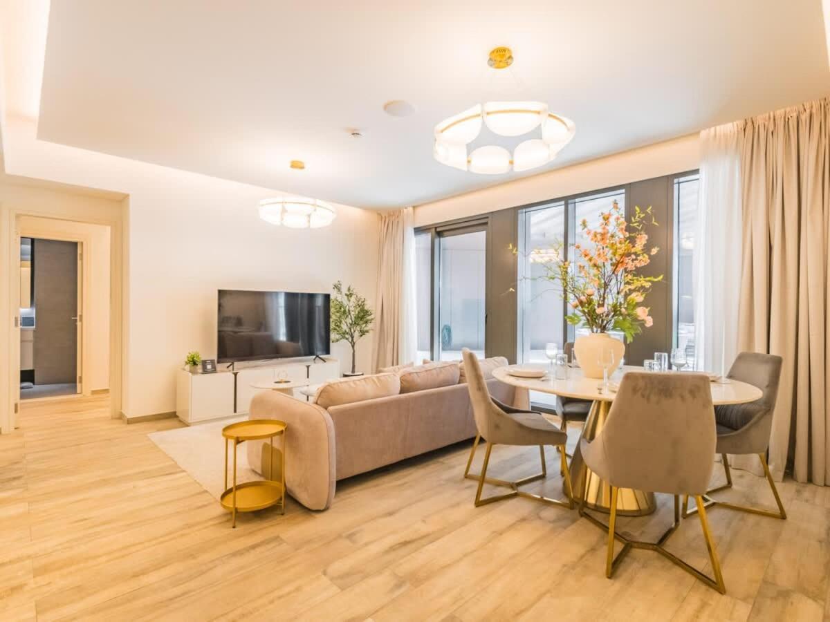 TRPS - Ahad Residences, Business Bay - 1BR Luxurious Apartment - Massive Balcony with Pool View - 5