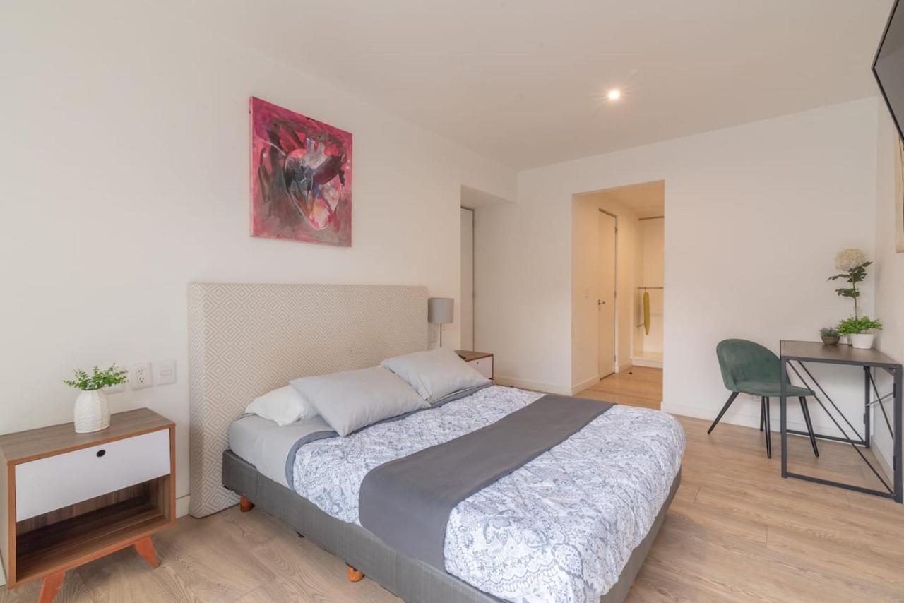 Cozy Urban Rooftop Lounge Free Parking & WiFi - 5