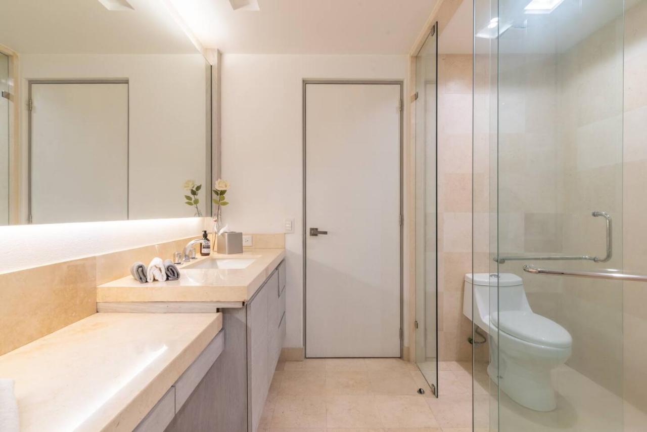 Cozy Urban Rooftop Lounge Free Parking & WiFi - 3