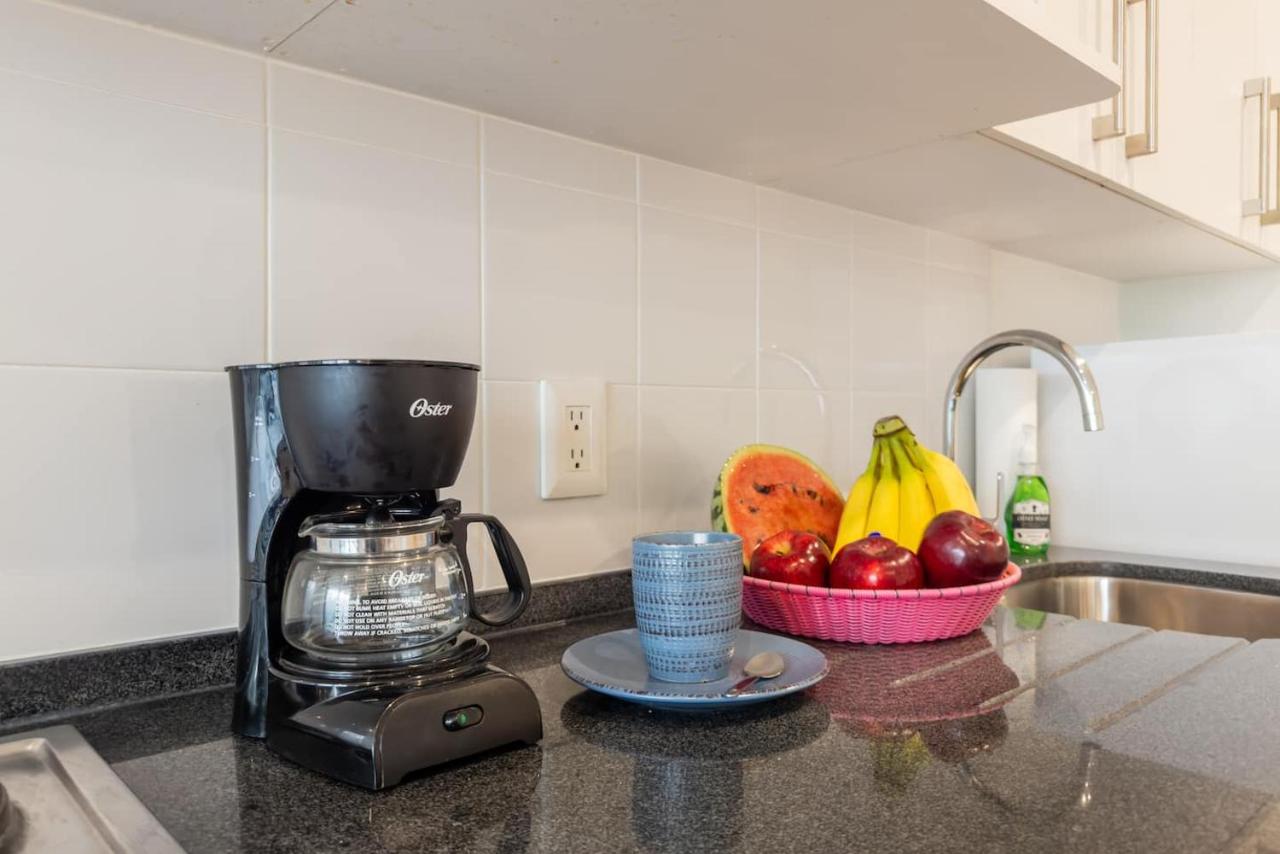 Cozy Urban Rooftop Lounge Free Parking & WiFi - 2