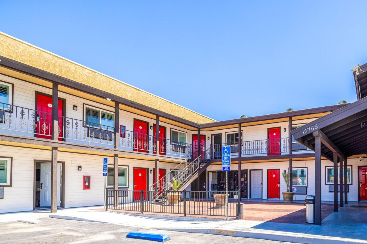 Hotel Avenida - Victorville, Hesperia, Apple valley — photo 10