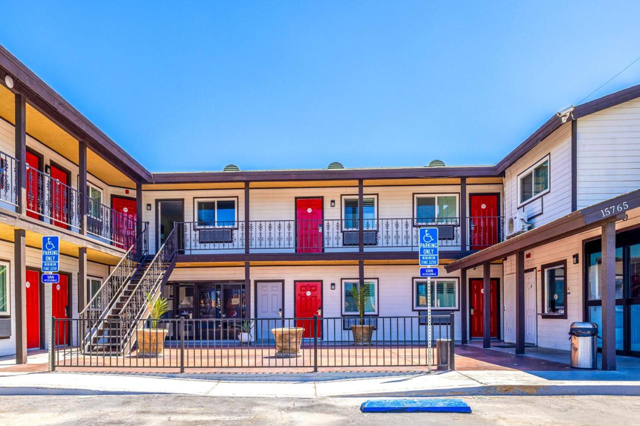 Hotel Avenida - Victorville, Hesperia, Apple valley — photo 9