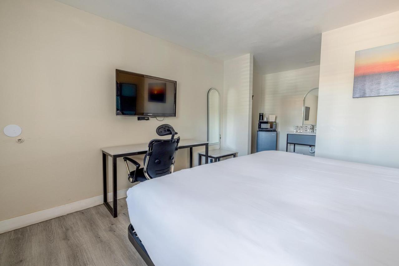 Hotel Avenida - Victorville, Hesperia, Apple valley — photo 8
