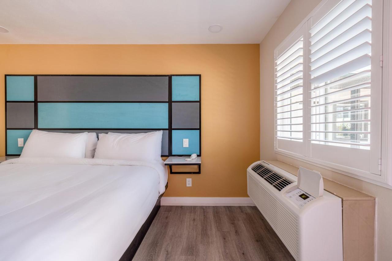 Hotel Avenida - Victorville, Hesperia, Apple valley — photo 23