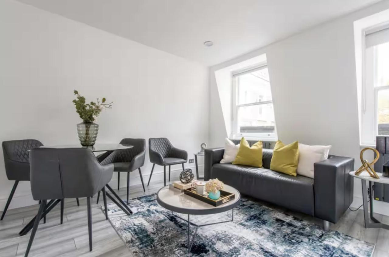 Modern 2BR 1BA in Trendy Notting Hill - 4