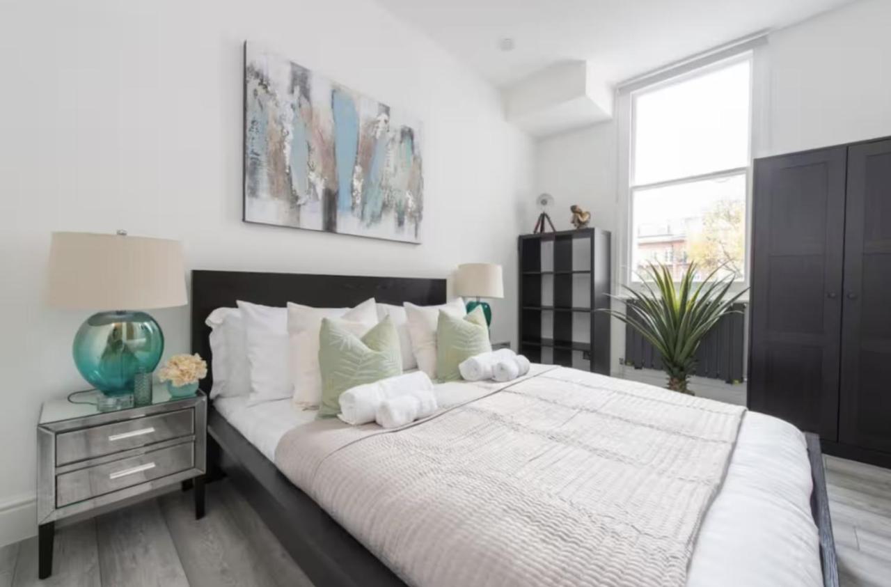 Modern 2BR 1BA in Trendy Notting Hill - 2