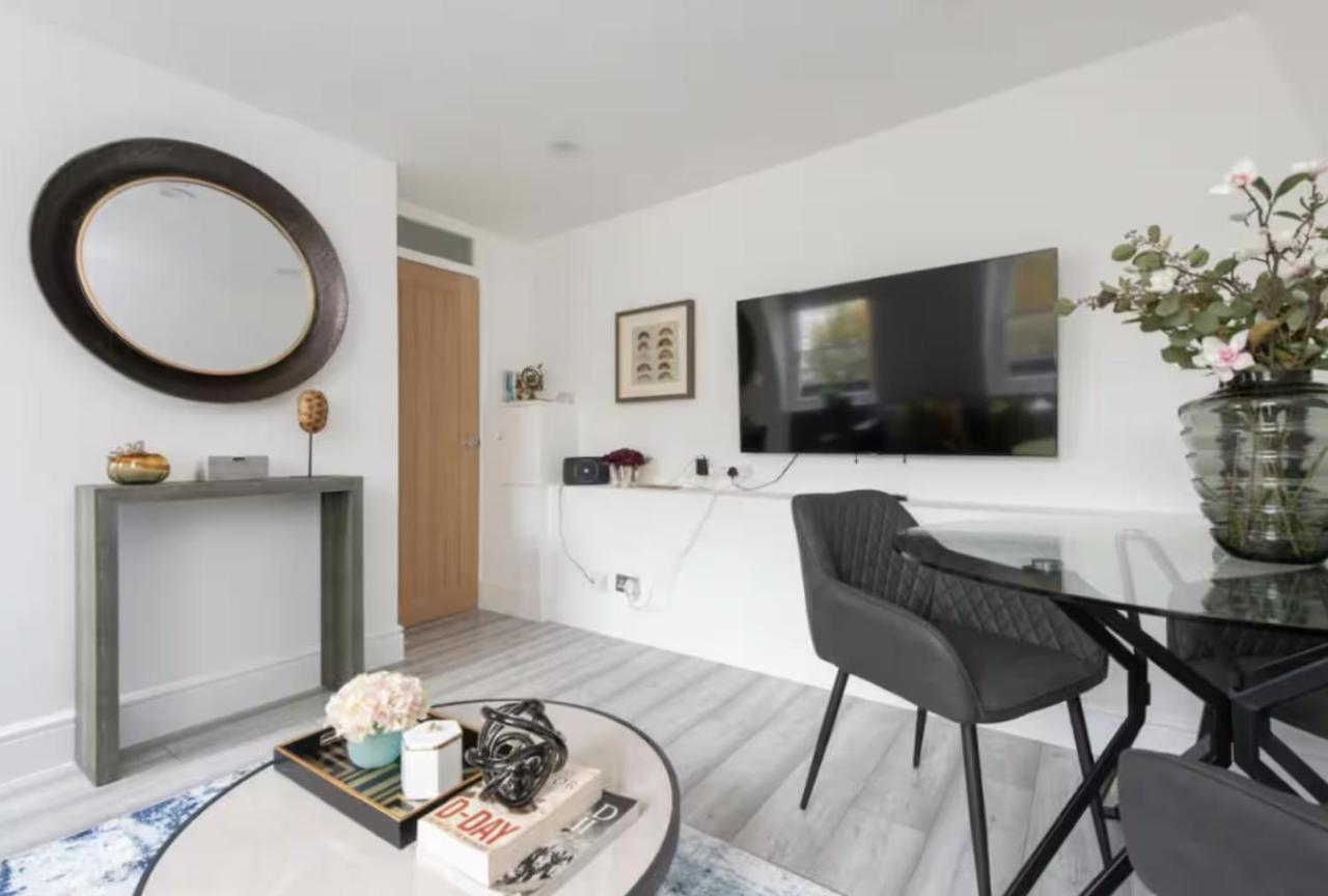 Modern 2BR 1BA in Trendy Notting Hill - 5
