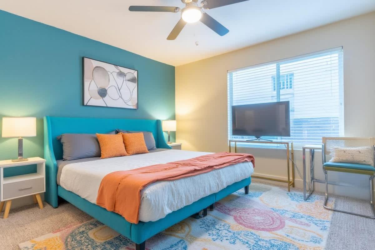 Boulevard Stays 8 mins to Downtown King Bed Pool Parking Gym 01 - 3