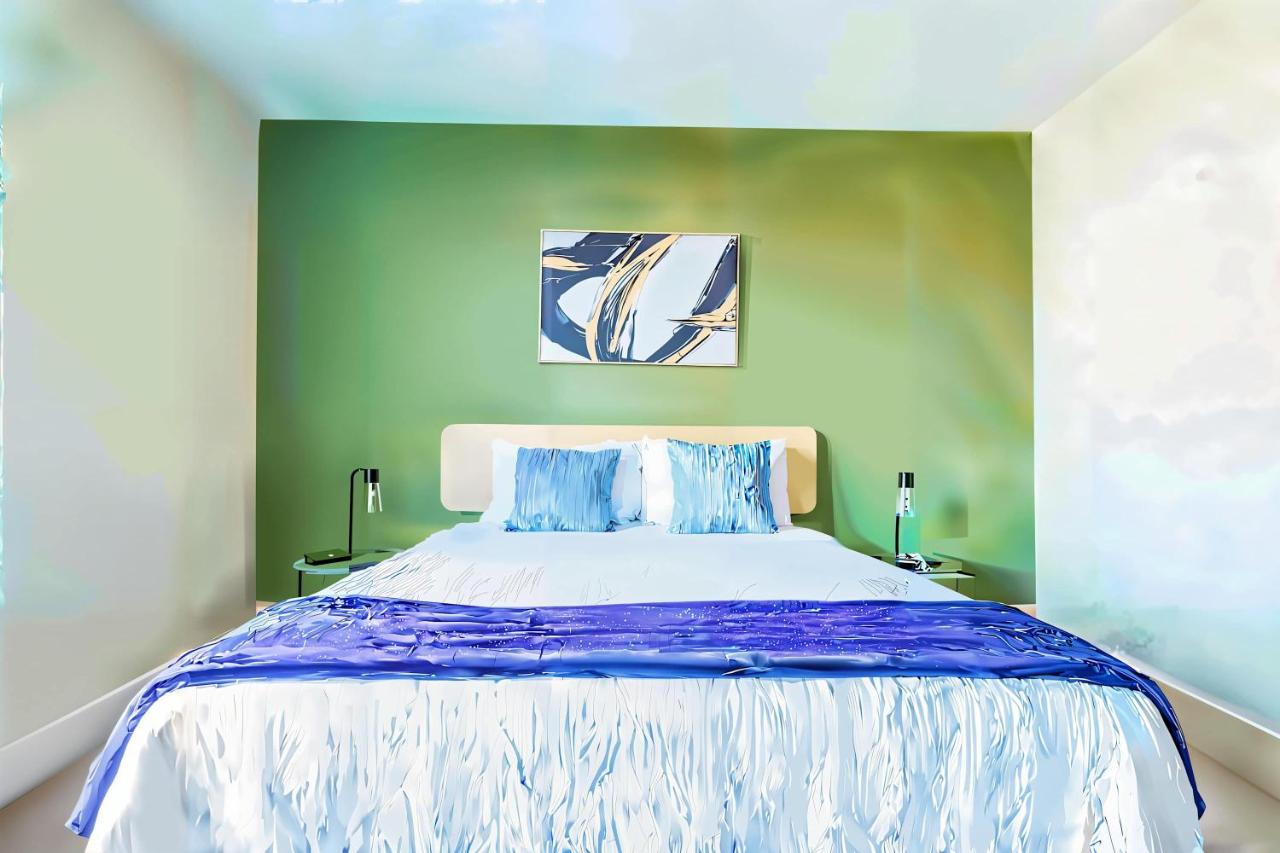 Boulevard Stays Prime Spot Cozy Bed Pool Free Parking - 2