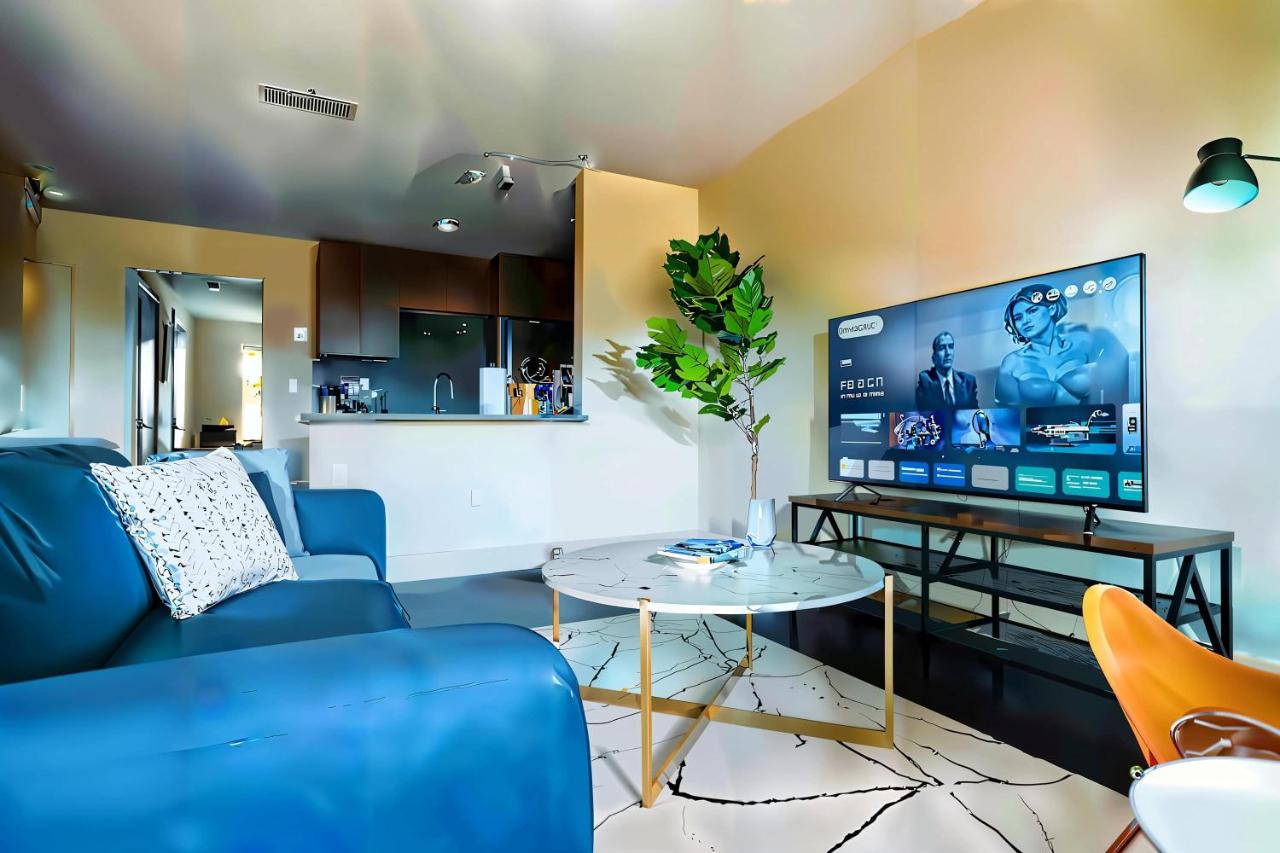 Boulevard Stays Prime Spot Cozy Bed Pool Free Parking - 5