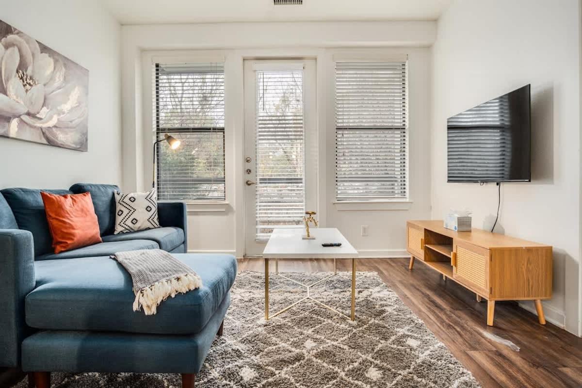 Boulevard Stays Walk to Downtown 2BR SoCo Pool Parking Gym 05